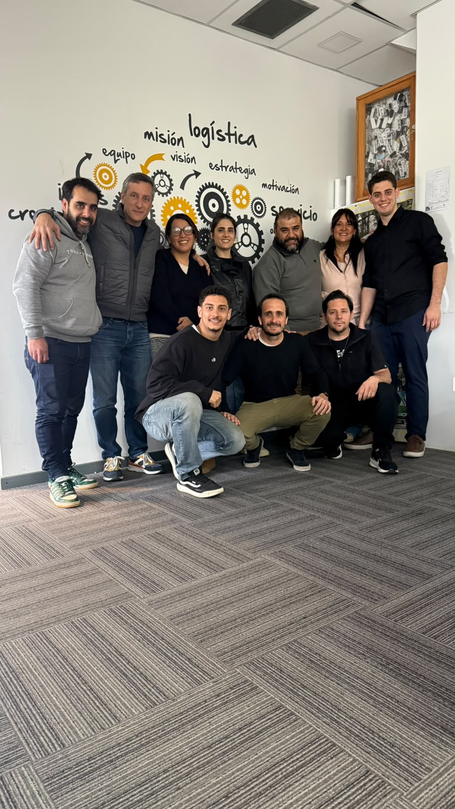 Equipo de Frathi en la oficina central